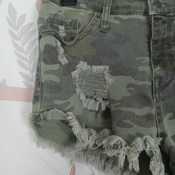 Mossimo Supply Co high rise ripped Shorts camouflage  size 6/28 - Picture 5 of 5